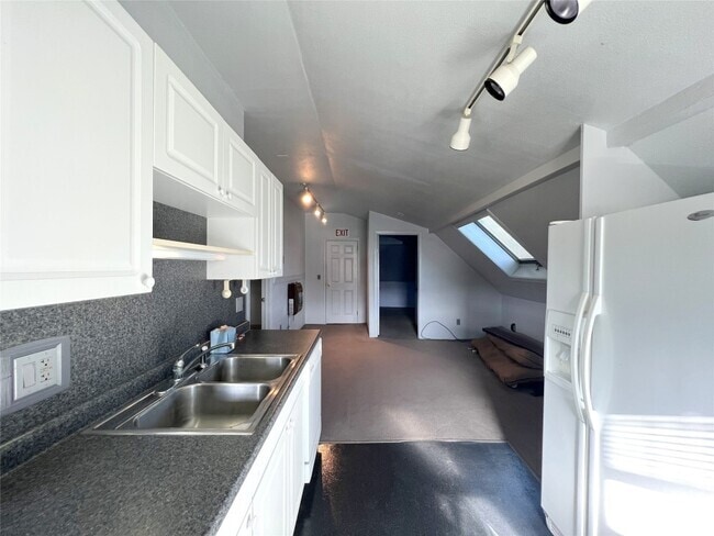 Building Photo - 4 Wales Ave Rental