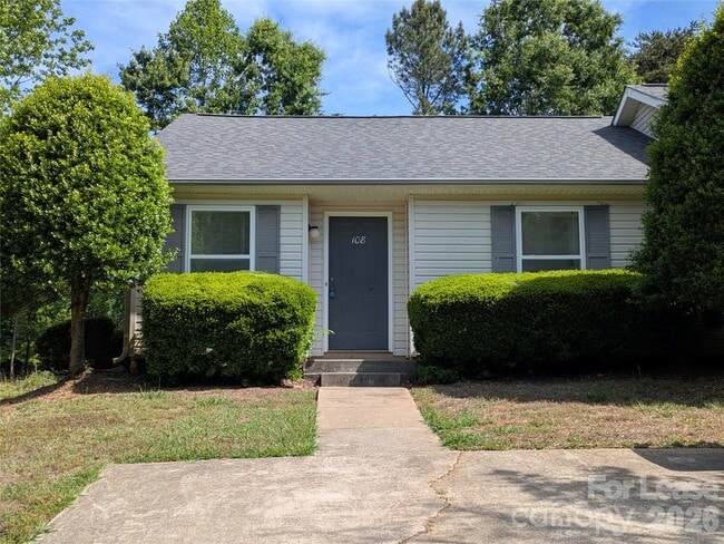 Photo - 108 Bogey Ln