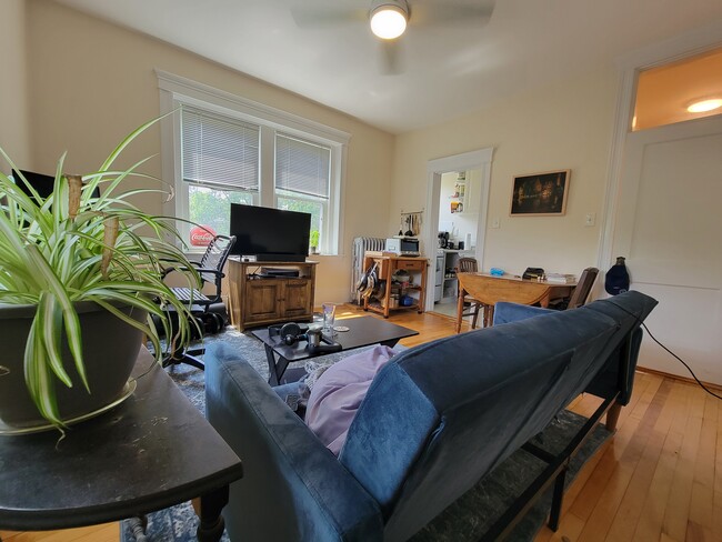 164 Strathmore Rd Unit 25