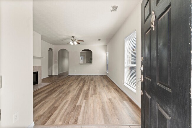 2204 Highland Crossing Dr