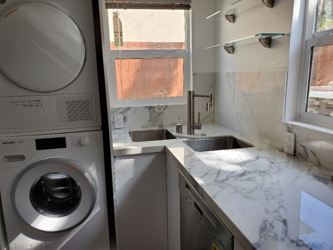 Photo - 3004 Kelton Ave Unidad 3004