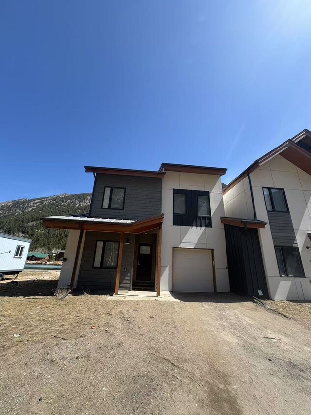 Single Family House in Georgetown - Single Family House in Georgetown