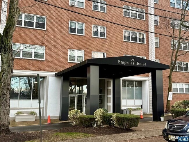 Photo - 39 E 39th St Unit 3H