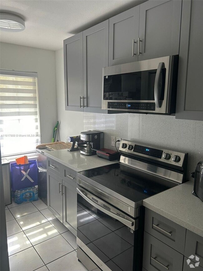 Building Photo - 8310 NW 10th St Rental