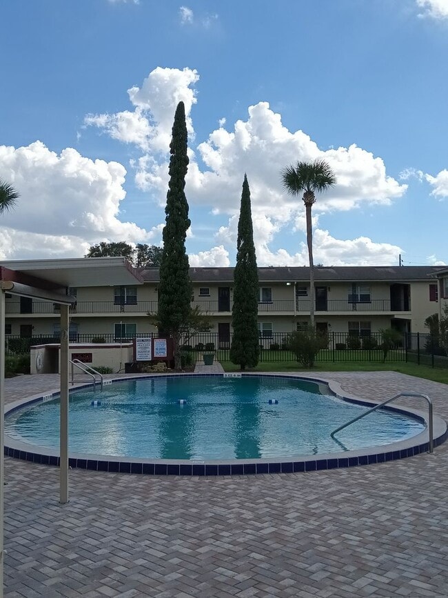 Building Photo - 1 Bedroom Condo with Community Pool and La... Unit 238