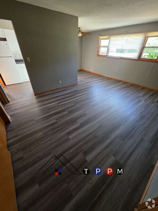 Building Photo - 2 Bedroom | 1 Bathroom Unit 2 Rental