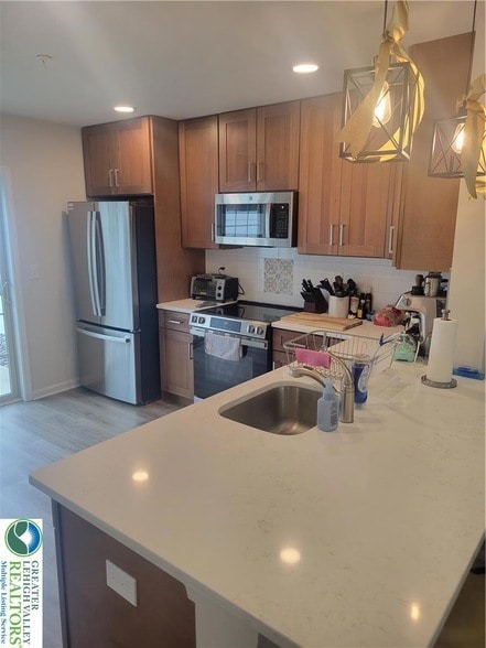 Photo - 330 E Frankford St