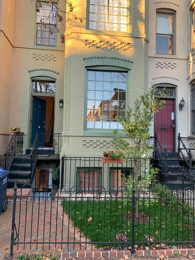 Photo - 660 E St NE Unit 1/2