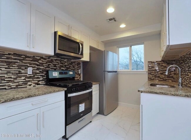 2766 Richmond Ter