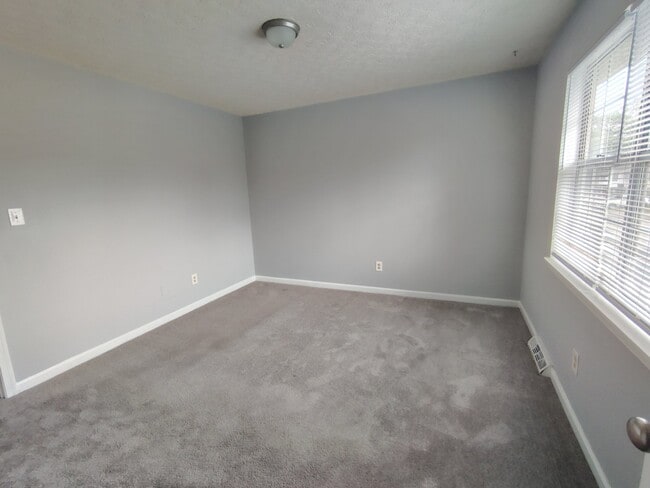 Building Photo - 16 Duiguid Dr