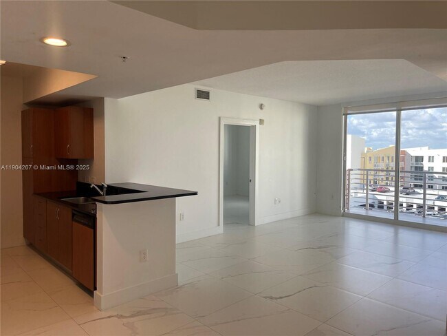 Photo - 18800 NE 29th Ave Unidad 825