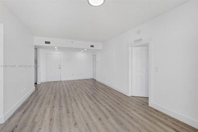 Photo - 5271 SW 8th St Unidad 305