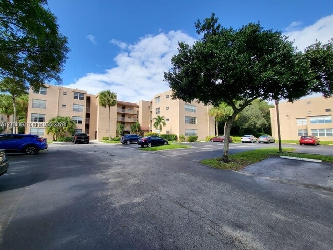 Photo - 9440 Live Oak Pl Unit 201