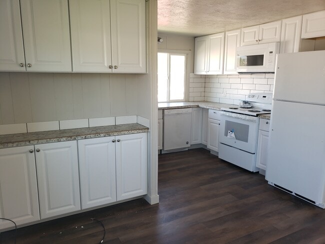 Building Photo - 121 Teakwood St Rental