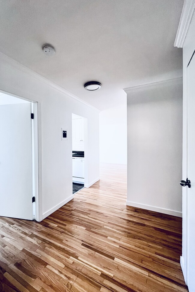 Photo - Peaceful Living in Willingdon Heights Unité 205