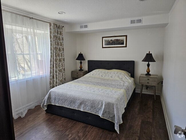 Building Photo - 510 Franklin Ave Unit #1 Rental