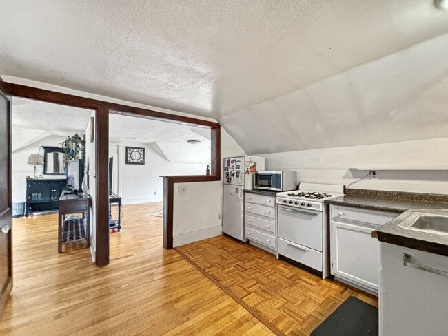 Photo - 1880 Fairmount Ave Unit 3