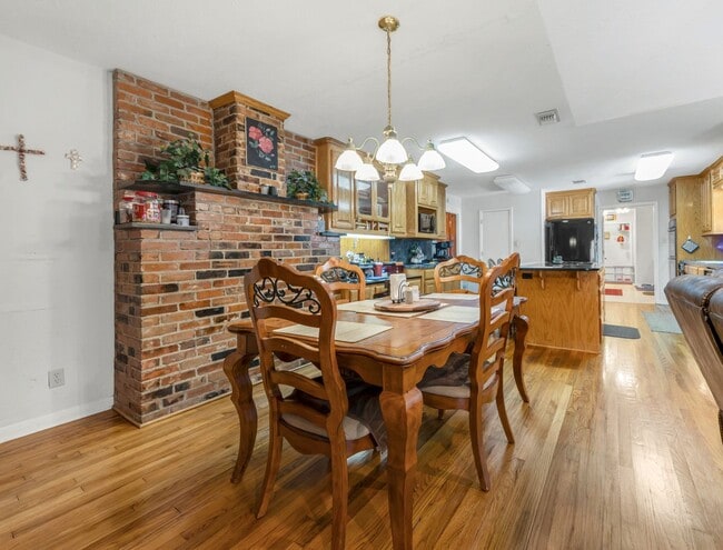 4269 Wilcox Ln