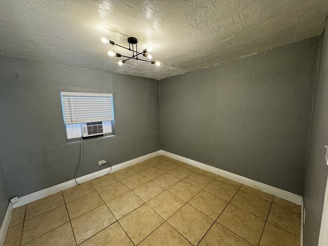 Photo - 4017 SW 24th St Unit 3