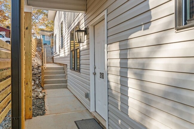 Photo - 21 Cody St Unit B