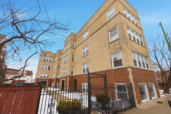Building Photo - 3040 W Diversey Ave Unit 2S
