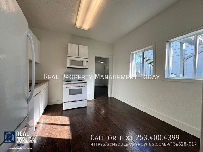 Photo - 208 128th St S