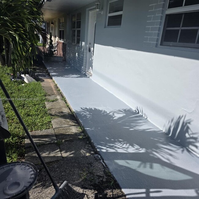 Photo - 1951 SW 70th Way