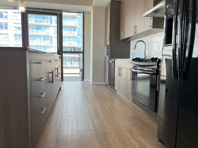 Photo - 211 W Scott St