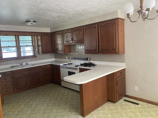 Building Photo - 405 E 3rd St