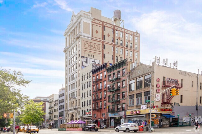 Photo - Forward Building