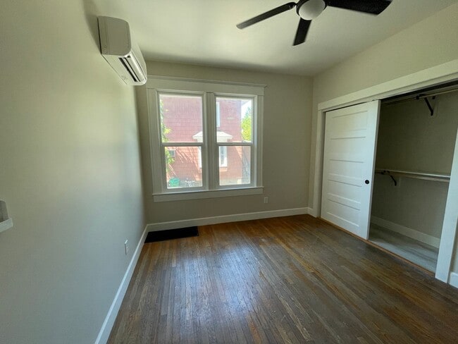 Photo - Beautiful Newly Remodeled Unit in Buckman with Washer/Dryer, A/C Unidad 2