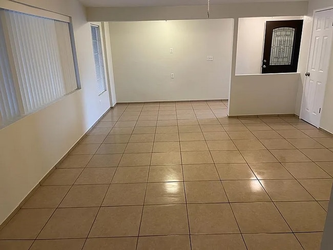 Living Room - 8321 E Gettysburg Pl