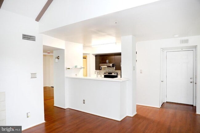 Building Photo - 4478 Lord Loudoun Ct Unit 16-6