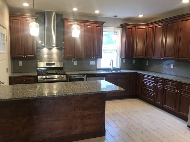 Building Photo - 3 BR, 1 Bath Townhouse - Lawrenceville - TOTALLY UPDATED!