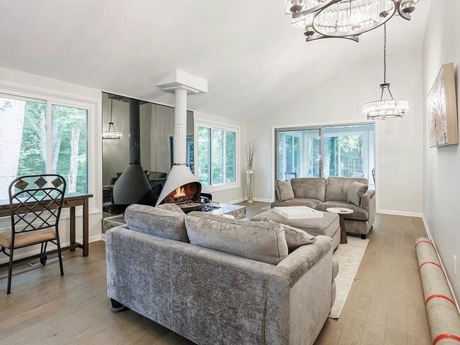 Photo - 148 Chestnut Hill Dr