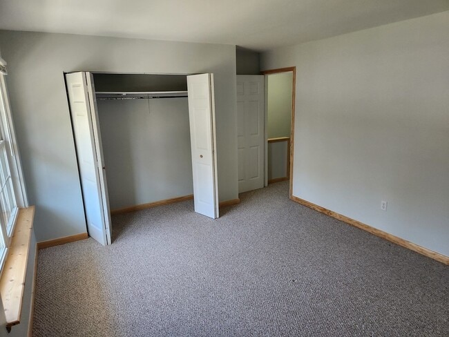Photo - 323 W 31st St