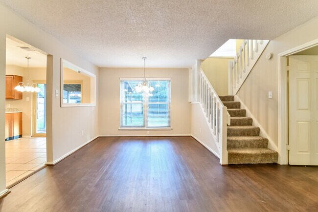 Photo - 17103 Spruce Run Dr