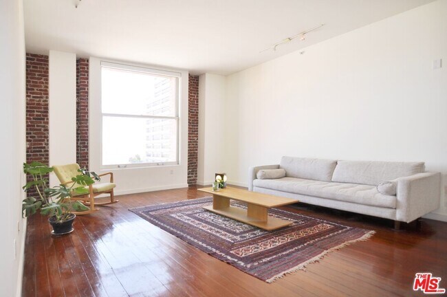 Building Photo - 257 S Spring St Unit 4F Rental