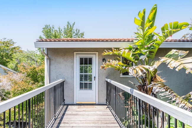 3BD, 3BA - 2,145SF - Walkway Bridge - 1446 Quail View Cir