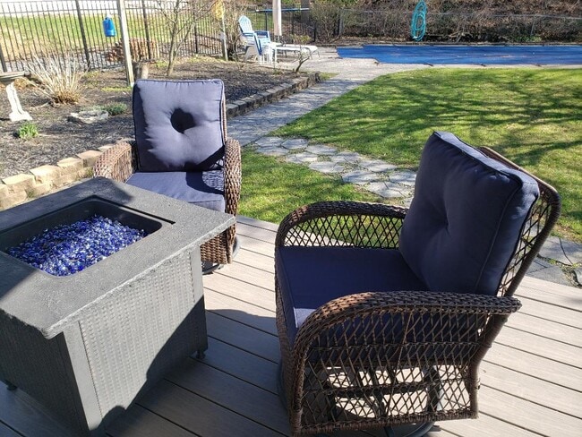 Photo - 32 W Circular St