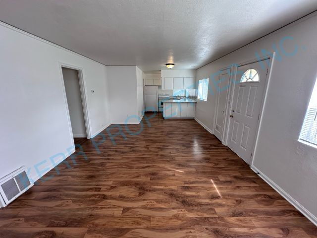 Photo - Charming 2-Bed Bungalow Retreat in Heart of Portland – Cozy 850 Sq Ft Space Awaits!