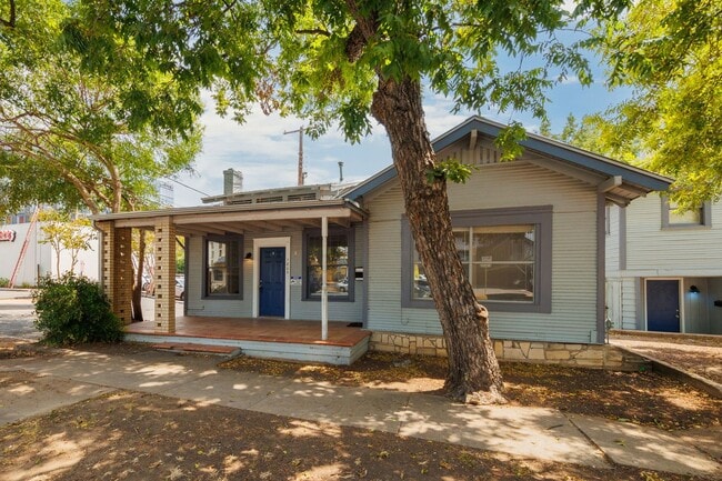 Photo - AVAILABLE AUGUST: Prime Location - 3 BR / 1 BA home located in Downtown and Walk to UT