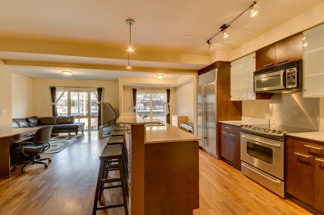 Building Photo - 1 bed 1.5 bath Condo for Rent in Belltown!