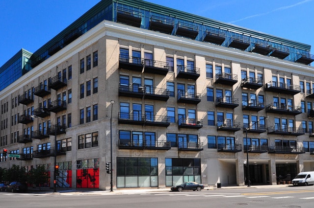 Building Photo - 1645 W Ogden Ave Unit 440 Rental