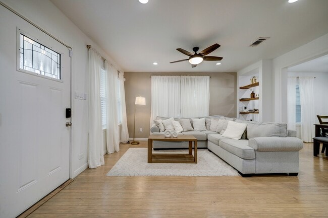Photo - 4801 Avenue H