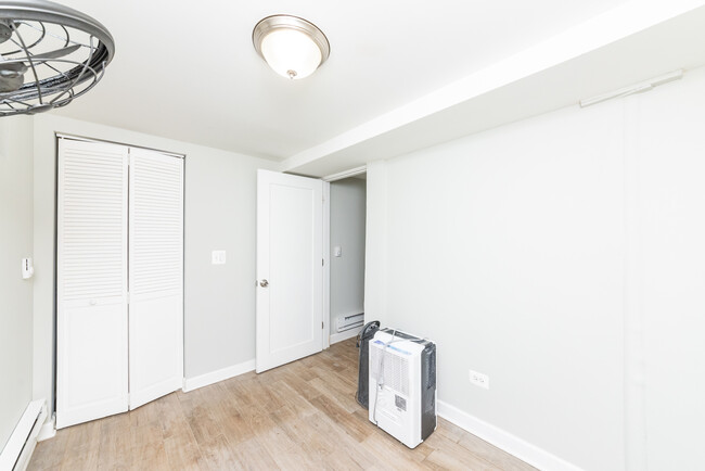 Photo - 1431 W Flournoy St Apartments Unit Garden