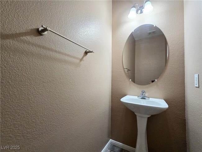 Building Photo - 10865 Wallflower Ave