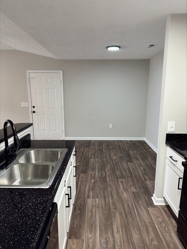 2x2 - 980 sq ft - Meadow Oaks