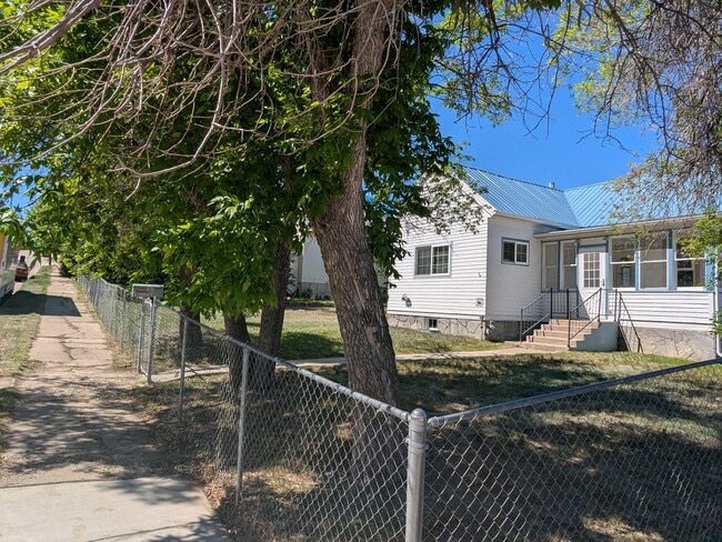 Photo - 151 9th Ave N