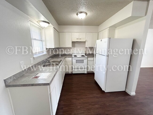 Photo - Willow Court Apartments, Unit 101 - Cozy 2 Bedroom, 1 Bathroom Downstairs Home in Mexia, TX! Unit 101